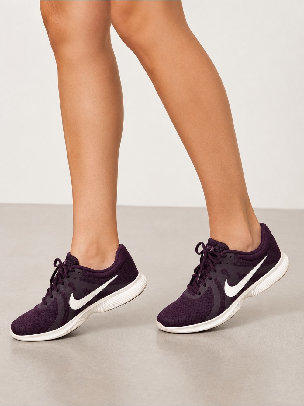 Nike revolution 4 shoes size 8
